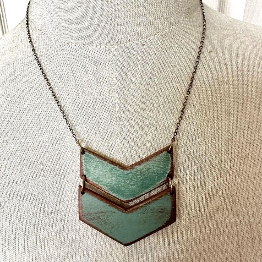 Green chevron pendent necklace